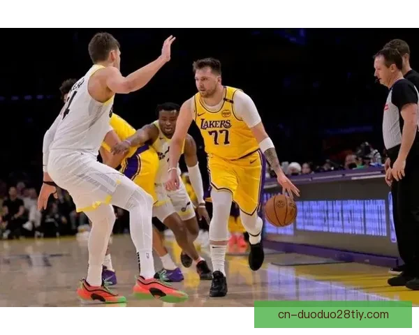 湖人正轨东契奇盘活全队攻守爆